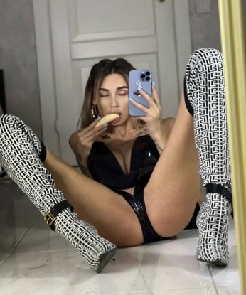 Мое имя - Кристина 💋. Ты ищешь интригующие приключения и яркие эмоции? Тогда ты на правильном пути, ведь я - креативная и умелая индивидуалка. У меня ты найдешь разнообразие услуг, которые доставят тебе незабываемое удовольствие 💦. Абсолютно безопасное сопровождение для воплощения твоих самых сокровенных фантазий. Фото в профиле подтверждают мою реальность и красоту 😍. Мои клиенты ценят высокий уровень сервиса и всегда оставляют положительные отзывы 🌟. Жду тебя в Москве 🌆, чтобы показать, на что я способна 😉! Ксенька